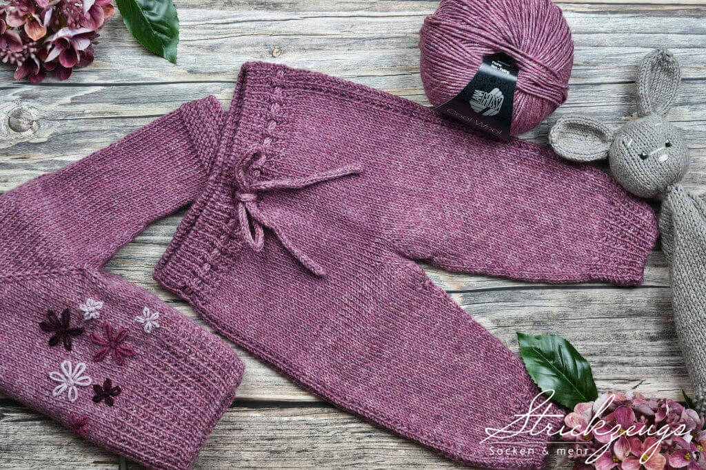 Baby Jogginghose handgestrickt