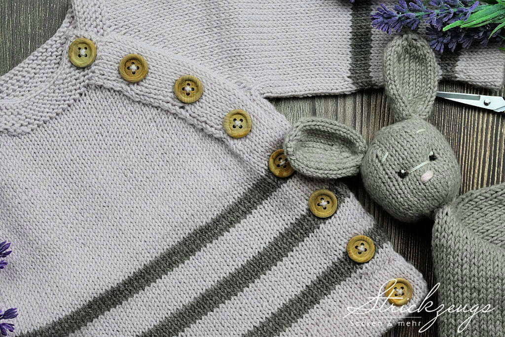 Stripelars Strickpullover Knopfleiste Detailansicht